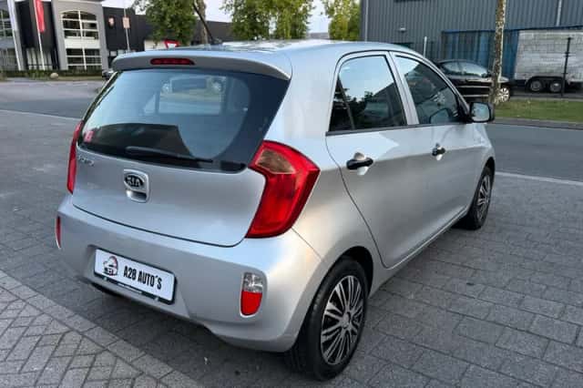 Kia Picanto (2011) thumbnail 5