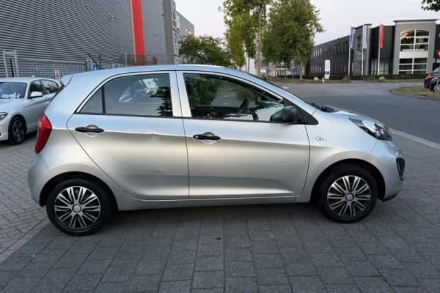 Kia Picanto (2011) thumbnail 6