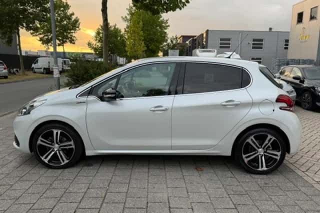 Peugeot 208 (2018) thumbnail 2