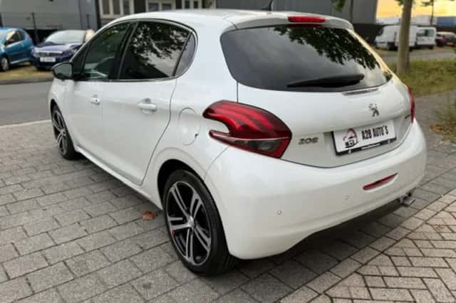 Peugeot 208 (2018) thumbnail 3