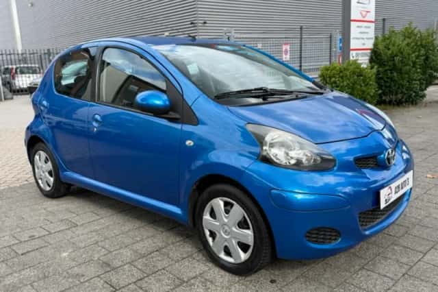 Toyota Aygo (2011) thumbnail 1