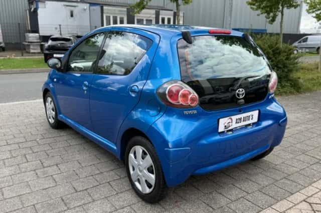 Toyota Aygo (2011) thumbnail 3