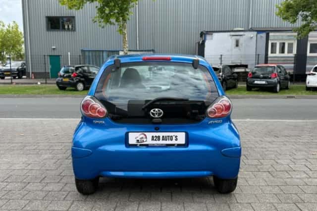 Toyota Aygo (2011) thumbnail 4
