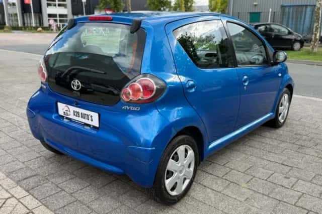 Toyota Aygo (2011) thumbnail 5