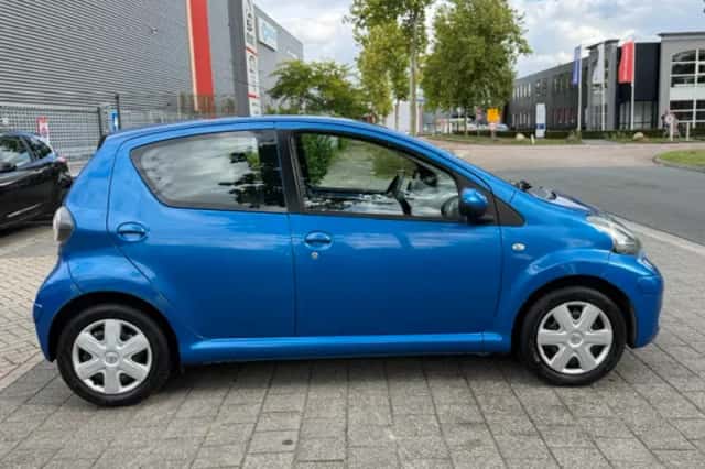 Toyota Aygo (2011) thumbnail 6