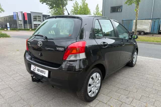 Toyota Yaris (2009) thumbnail 5