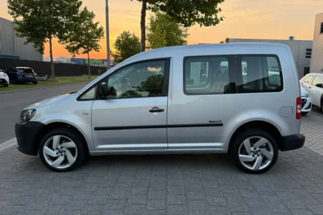 Volkswagen Caddy (2012) thumbnail 2