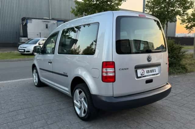 Volkswagen Caddy (2012) thumbnail 3