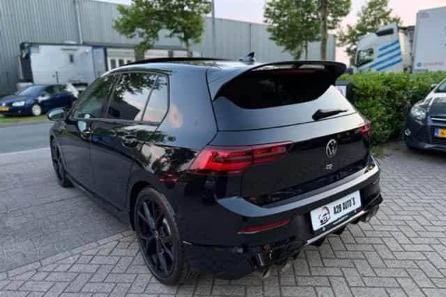 Volkswagen Golf (2023) thumbnail 2
