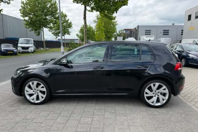 Volkswagen Golf (2018) thumbnail 3