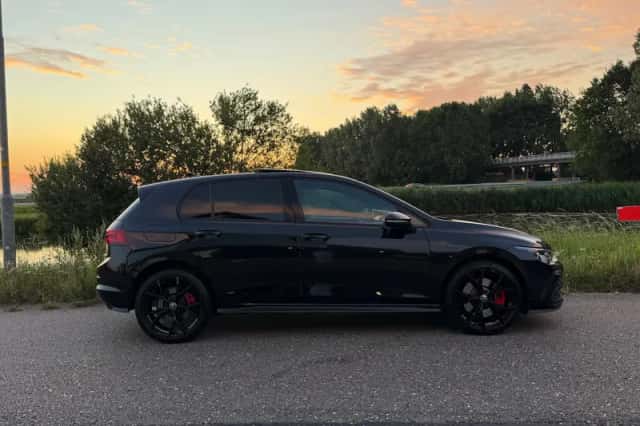 Volkswagen Golf (2021) thumbnail 2