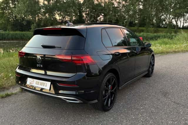 Volkswagen Golf (2021) thumbnail 3