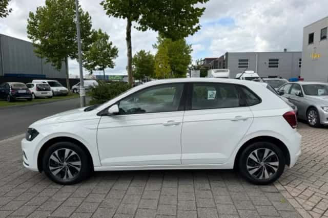 Volkswagen Polo (2018) thumbnail 2