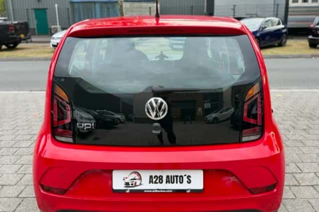 Volkswagen Up! (2017) thumbnail 4