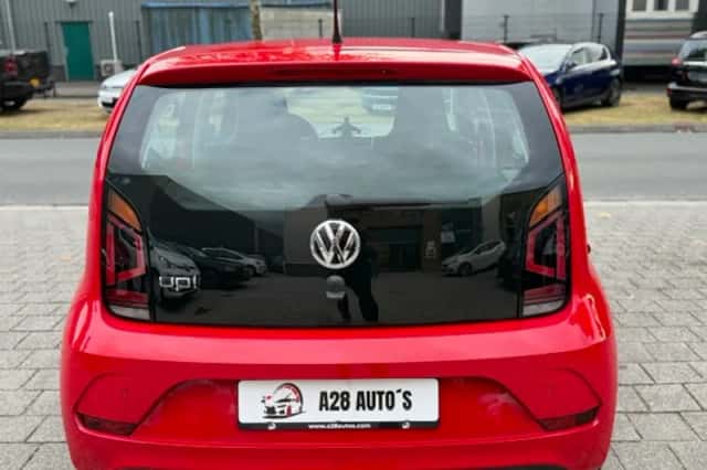 Volkswagen Up! (2017) thumbnail 5