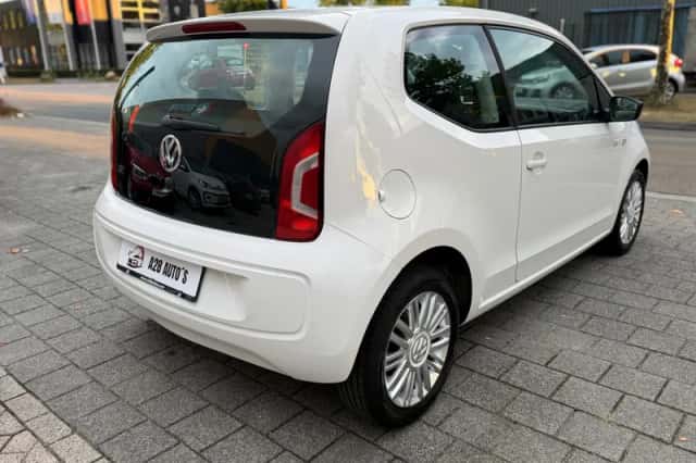 Volkswagen Up! (2014) thumbnail 4