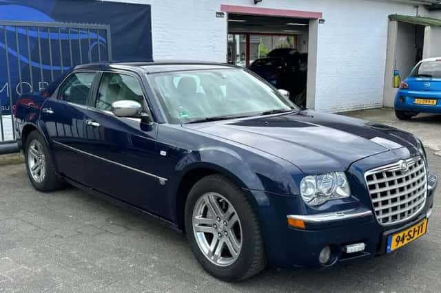 Chrysler 300C (2006) thumbnail 3