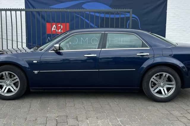 Chrysler 300C (2006) thumbnail 4