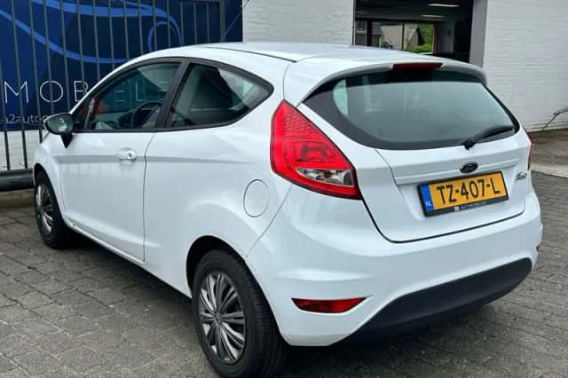 Ford Fiesta (2010) thumbnail 6