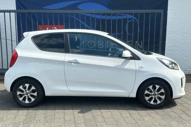 Kia Picanto (2016) thumbnail 5