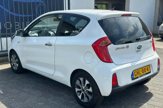 Kia Picanto (2016) thumbnail 6