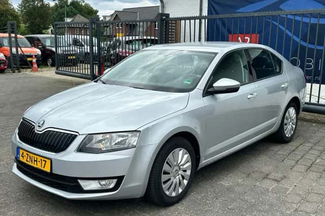 Škoda Octavia (2015) thumbnail 1