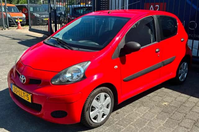 Toyota Aygo (2010) thumbnail 1
