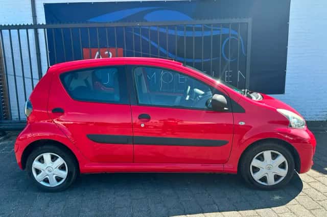 Toyota Aygo (2010) thumbnail 5