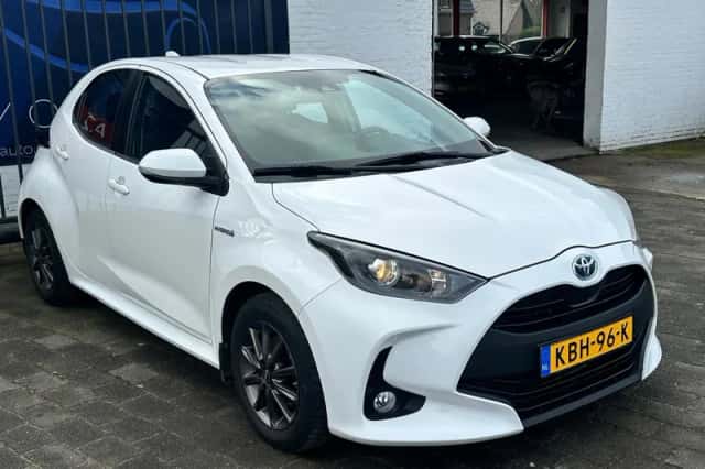 Toyota Yaris (2020) thumbnail 3