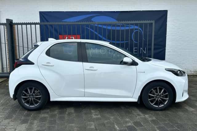 Toyota Yaris (2020) thumbnail 5