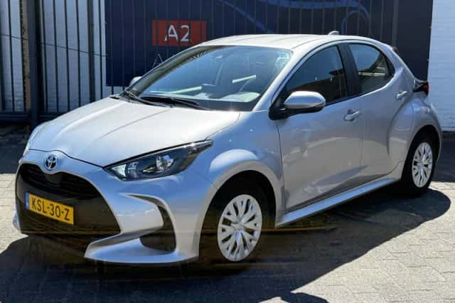 Toyota Yaris (2025) thumbnail 2