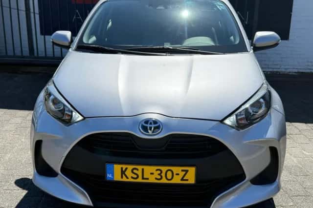 Toyota Yaris (2025) thumbnail 3