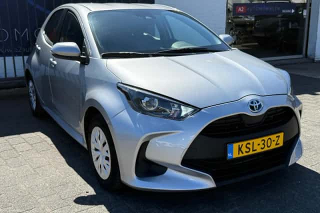 Toyota Yaris (2025) thumbnail 4