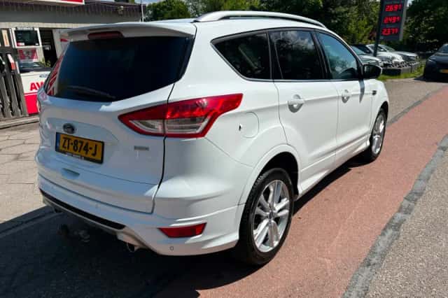 Ford Kuga (2015) thumbnail 5