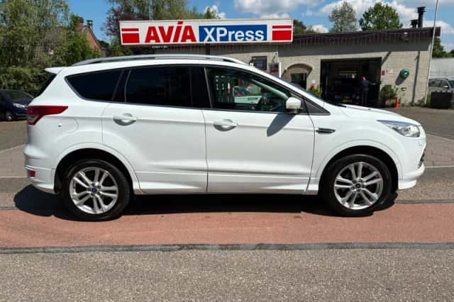 Ford Kuga (2015) thumbnail 6
