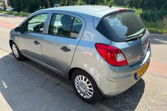 Opel Corsa (2011) thumbnail 3