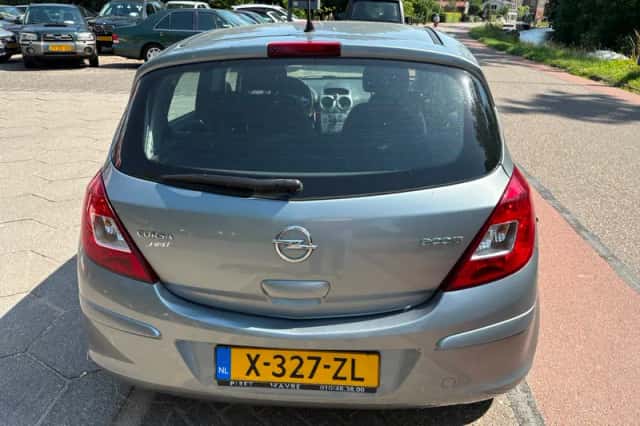 Opel Corsa (2011) thumbnail 4