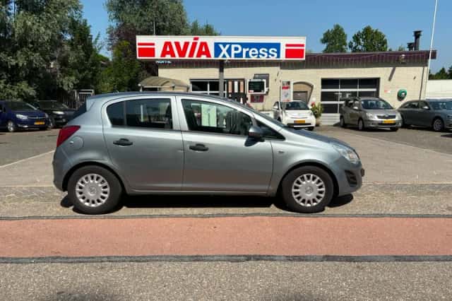 Opel Corsa (2011) thumbnail 6