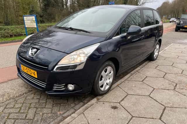 Peugeot 5008 (2011) thumbnail 1