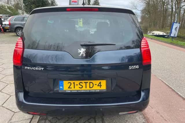 Peugeot 5008 (2011) thumbnail 4