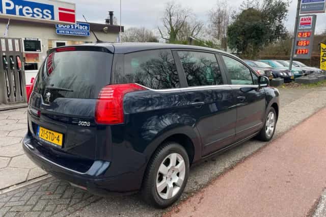 Peugeot 5008 (2011) thumbnail 5