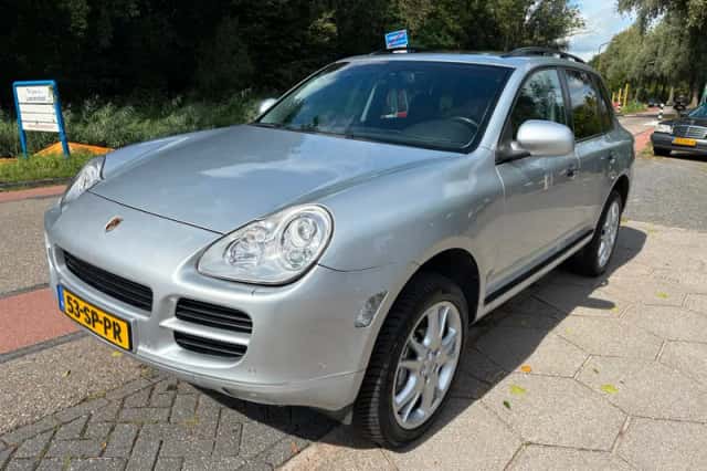 Porsche Cayenne (2005) thumbnail 1