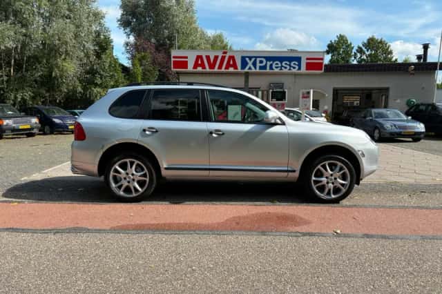 Porsche Cayenne (2005) thumbnail 6