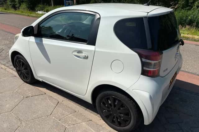 Toyota IQ (2011) thumbnail 3