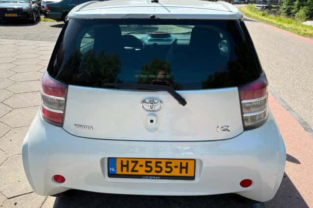 Toyota IQ (2011) thumbnail 4