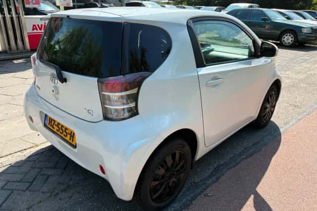 Toyota IQ (2011) thumbnail 5