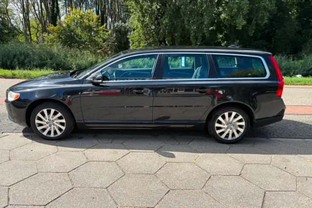 Volvo V70 (2011) thumbnail 2