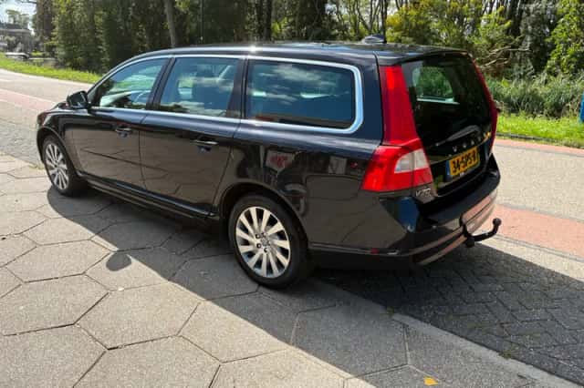 Volvo V70 (2011) thumbnail 3