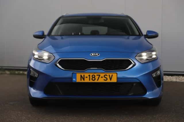 Kia Ceed Sportswagon (2021) thumbnail 2
