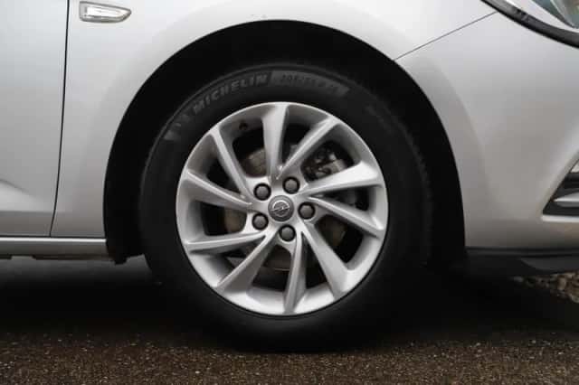 Opel Astra (2019) thumbnail 3